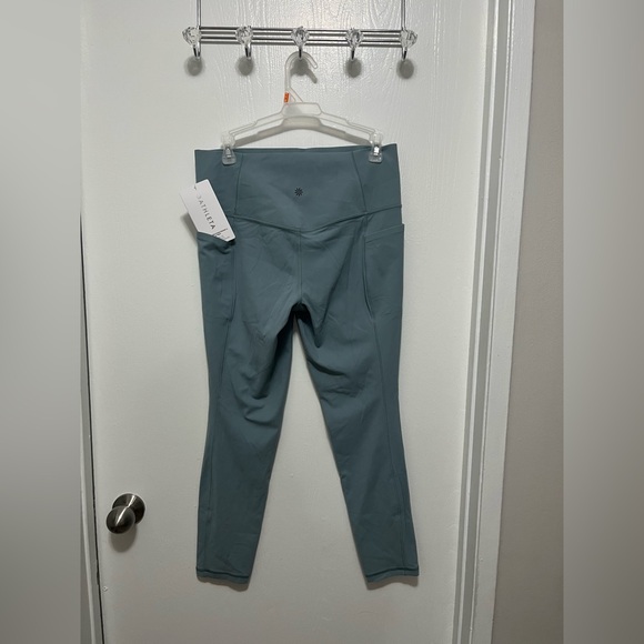 NWT Large Athleta Salutation Stash Pocket ll 7/8 Teal Leggings - Picture 2 of 7